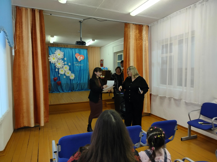 В МБОУ "Северская СОШ" Ключевского района прошел концерт, посвященный Дню Матери.