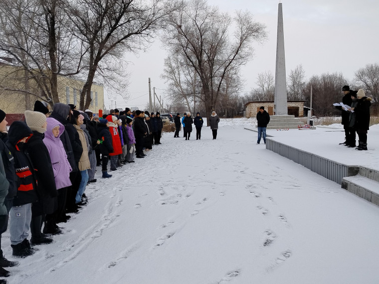 Учащиеся МБОУ "Северская СОШ" Ключевского района почтили память неизвестных солдат.