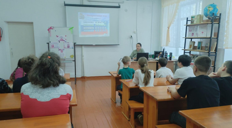 В МБОУ "Северская СОШ" прошло мероприятие, посвященное Дню Герба РФ.