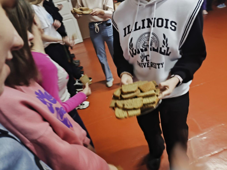 В Покровской ООШ прошла акция "Блокадный хлеб".
