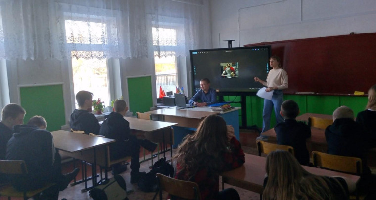 В Покровской ООШ прошёл библиотечный урок «Защитники земли русской».