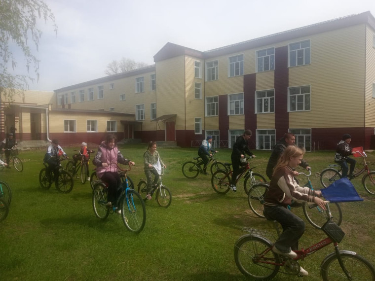 В нашей школе был организован велопробег &quot;Гласим: &quot;Ура&quot;.